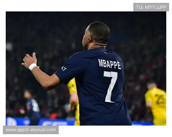 姆巴佩正面对抗后强势打门稍稍偏出